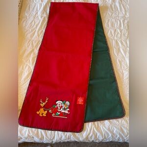 Disney Christmas Table Runner 🎅🏼🤶🌲 NWT